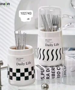 Cutlery holder with cover